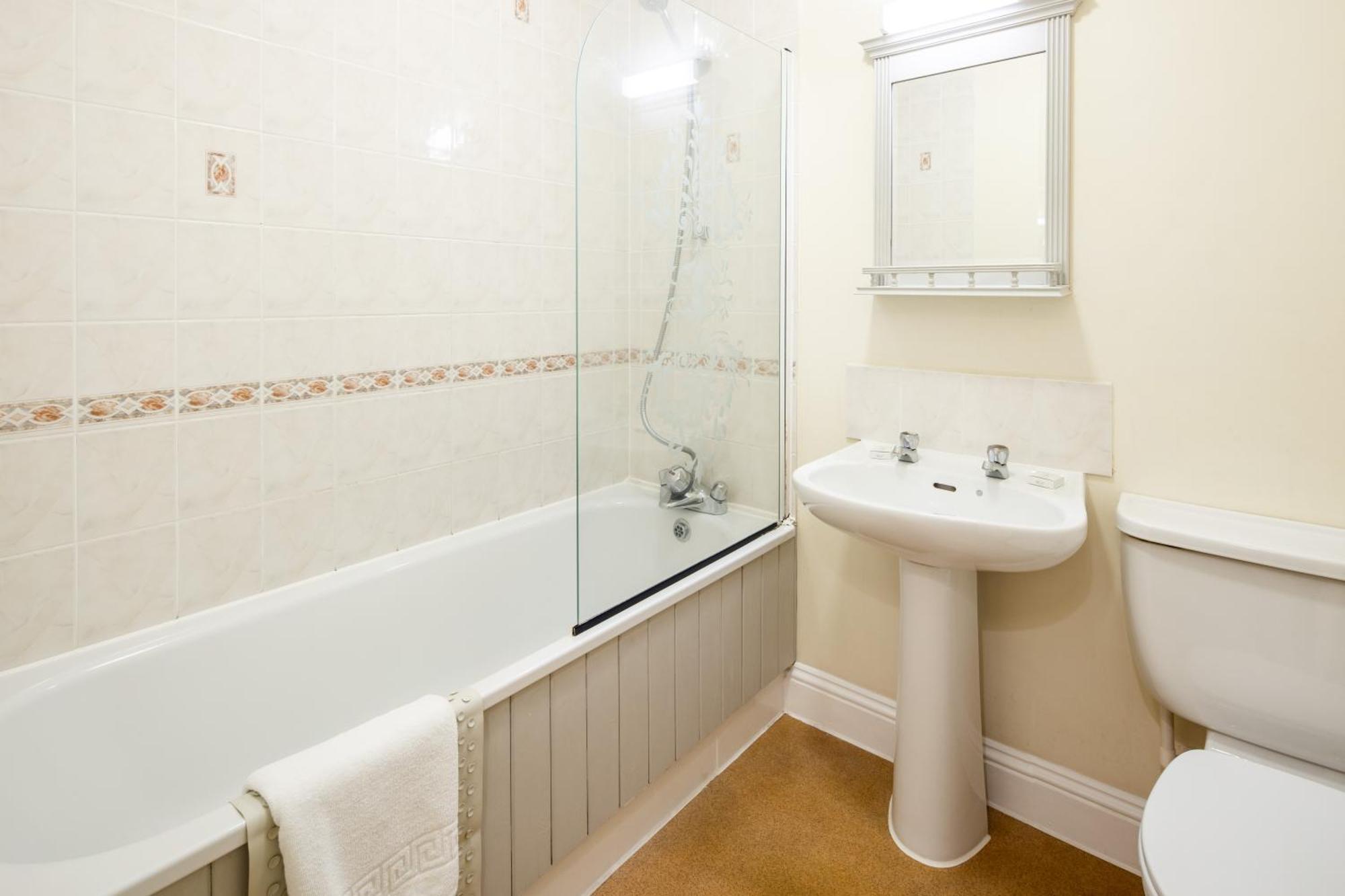 The Uplands Apartments Saint Helier Bagian luar foto